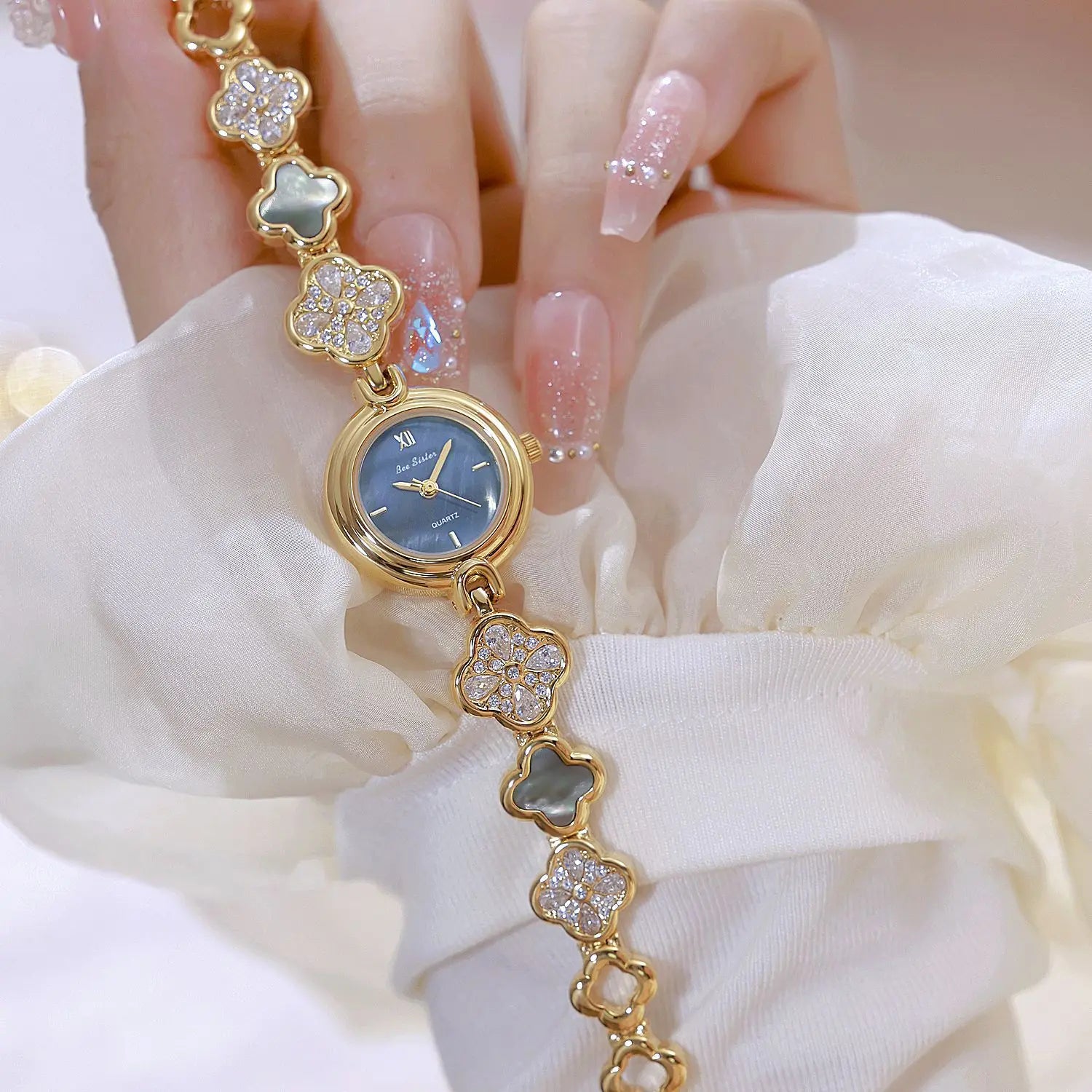 Montre Bracelet Trèfle à 4 Feuilles – Cristaux Élégants