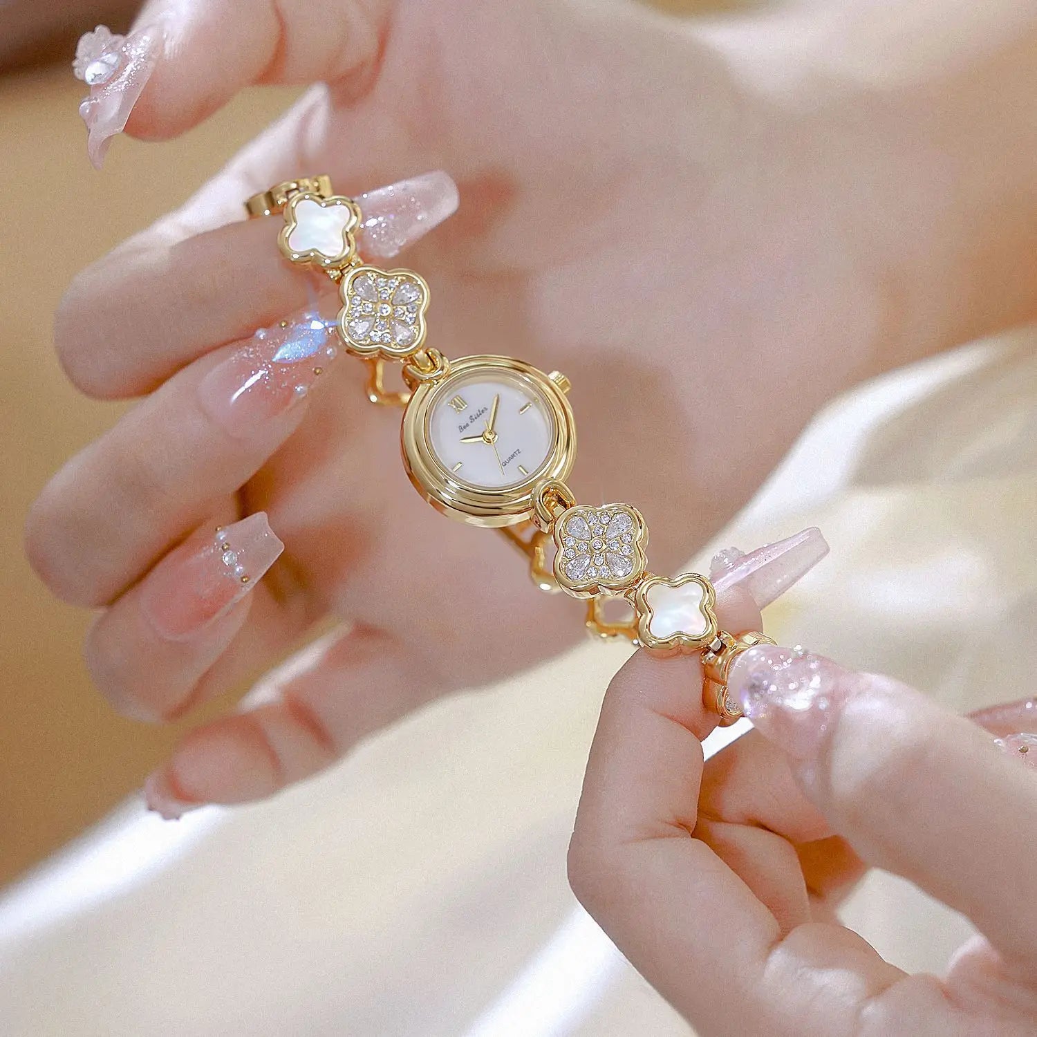 Montre Bracelet Trèfle à 4 Feuilles – Cristaux Élégants